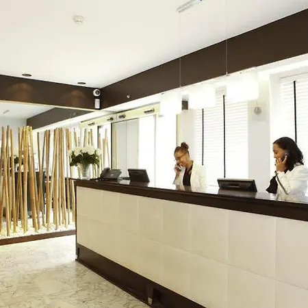Hotel Sure By Western Gare Du Nord Parigi