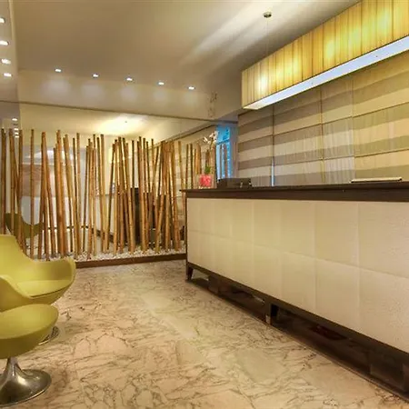 Sure By Western Gare Du Nord Hotel Parigi