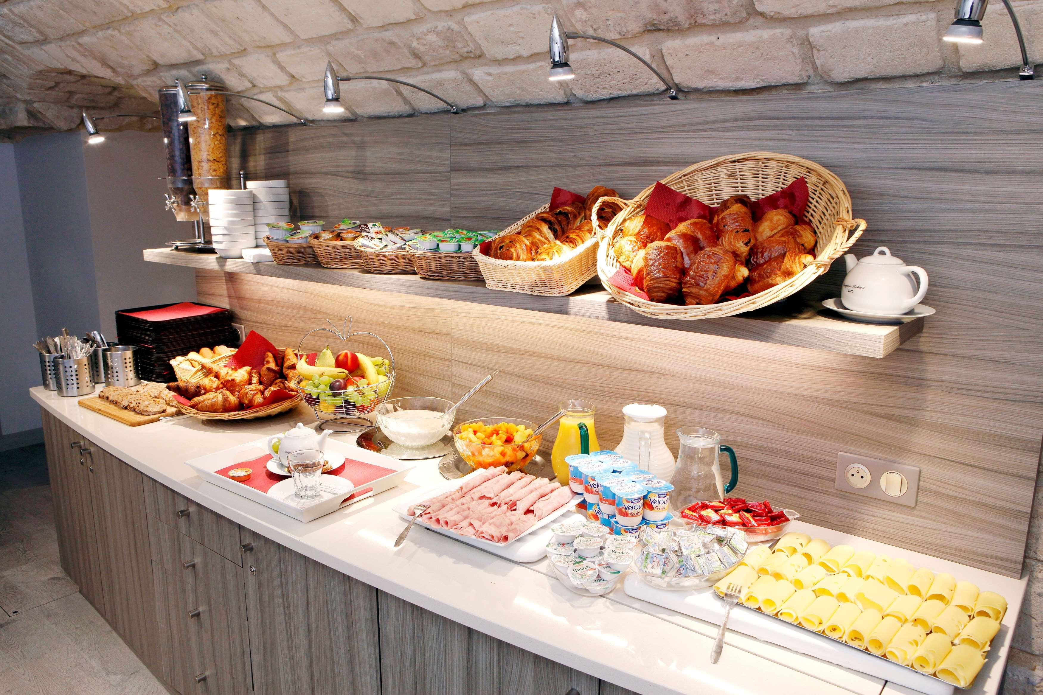 Sure By Western Gare Du Nord Hotel 3*