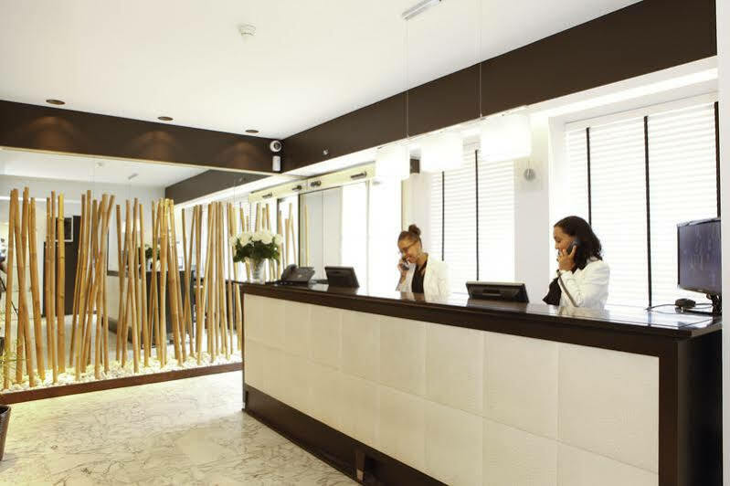 Hotel Sure By Western Gare Du Nord Parigi